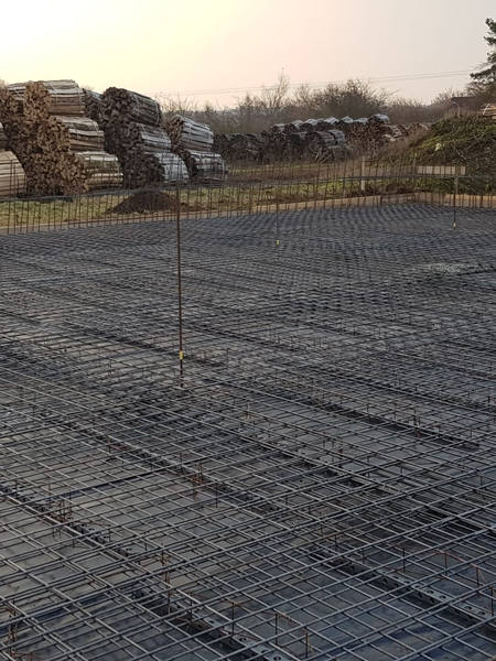 Stahlbetonarbeiten - Bodenplatte Bodenplatte mit Stahlgitter